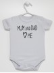 Mum And Dad Love Me - body dla niemowląt z napisem