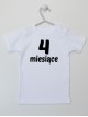 Cztery Miesiące - koszulka z napisami dla niemowląt