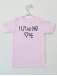 Mum And Dad Love Me - koszulka niemowlęca z napisem