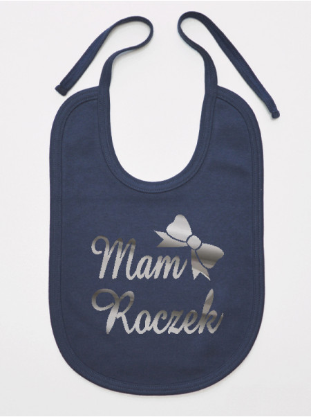 Śliniaczek Mam Roczek Nadruk Srebrny z Kokardą, kolor granatowy Śliniaczek Mam Roczek Nadruk Srebrny z Kokardą, kolor granatowy