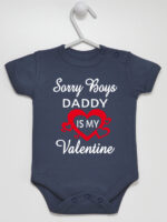 Napis Daddy Is My Valentine - body dla dziewczynki na walentynki - Granatowy - Krótki rękaw Napis Daddy Is My Valentine - body dla dziewczynki na walentynki - Granatowy - Krótki rękaw