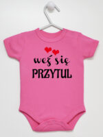 Weź Się Przytul z Serduszkami - body z napisami dla dzieci - Ciemny Różowy - Krótki rękaw