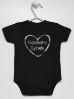 Kochany Synek Nadruk Srebrny w Serduszku - body niemowlęce dla chłopca - Czarny - Krótki rękaw Kochany Synek Nadruk Srebrny w Serduszku - body niemowlęce dla chłopca - Czarny - Krótki rękaw