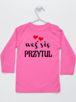 Weź Się Przytul z Serduszkami - koszulka z nadrukami - Ciemny Różowy - Koszulka długi rękaw