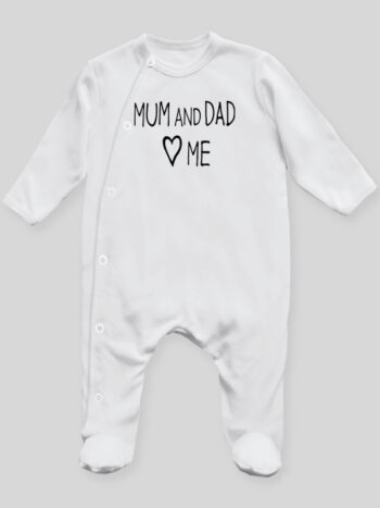 Mum And Dad Love Me 02 - pajac niemowlęcy - Biały