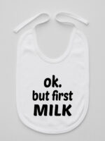 Ok But First Milk- śliniaczek bawełniany dla noworodków - Biały