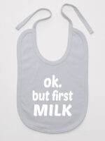 Ok But First Milk- śliniaczek bawełniany dla noworodków - Szary